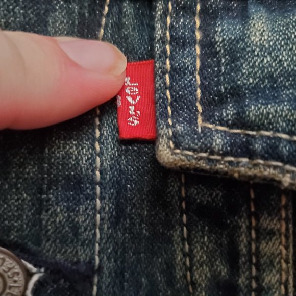 Levi's Strauss & Co Denim Women's Sm Jean Button Distressed Trucker Jacket A10 - Picture 3 of 10